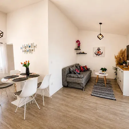 Apartment Svilan - Terrace With Sea View And Nature Zecevo